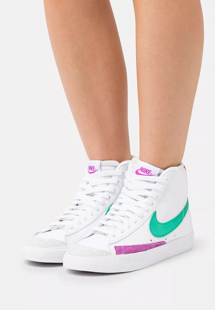 Фото № 4 с приближением к товару «‎BLAZER MID 77»