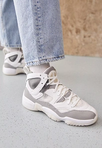 Фото № 3 с приближением к товару «‎WMNS JUMPMAN TWO TREY»
