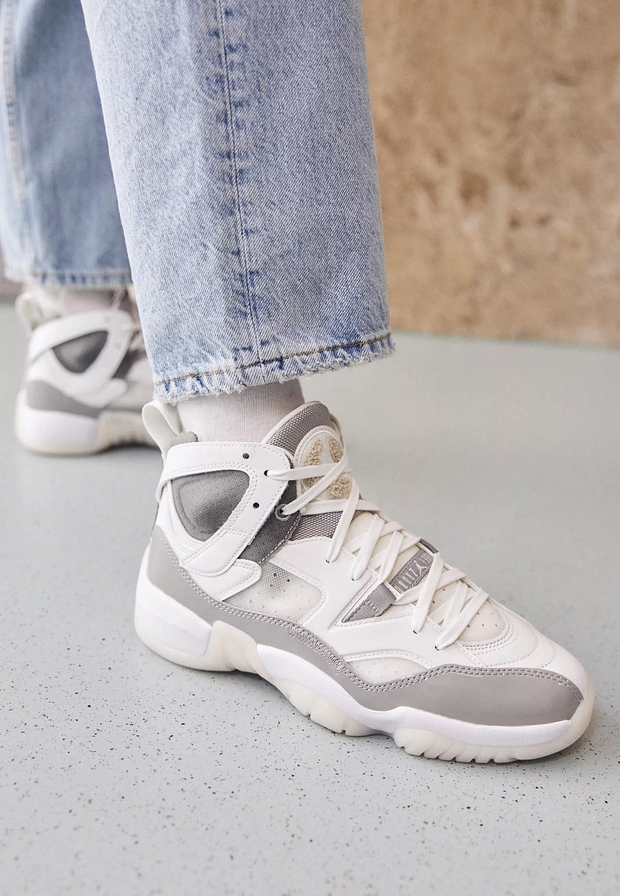 Фото № 3 с приближением к товару «‎WMNS JUMPMAN TWO TREY»