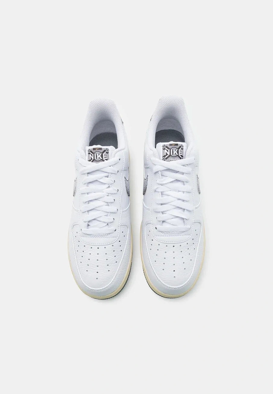 Фото № 4 с приближением к товару «‎AIR FORCE 1 '07 LX EMB»