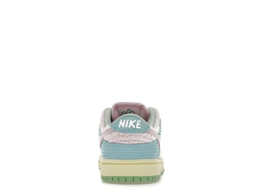 Фото № 4 с приближением к товару «‎Nike SB Dunk Low»