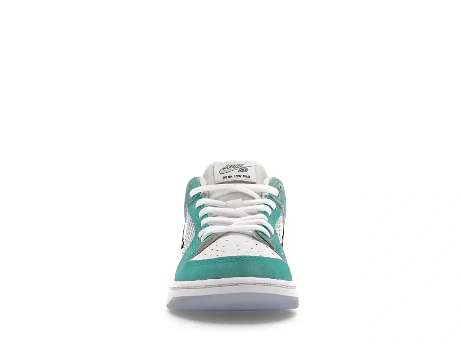 Фото № 2 с приближением к товару «‎Nike SB Dunk Low»