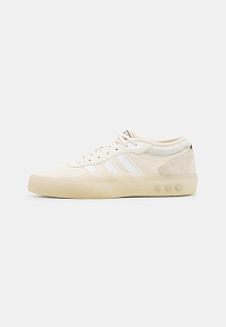 Фото № 1 с приближением к товару «‎Adidas Cassina »