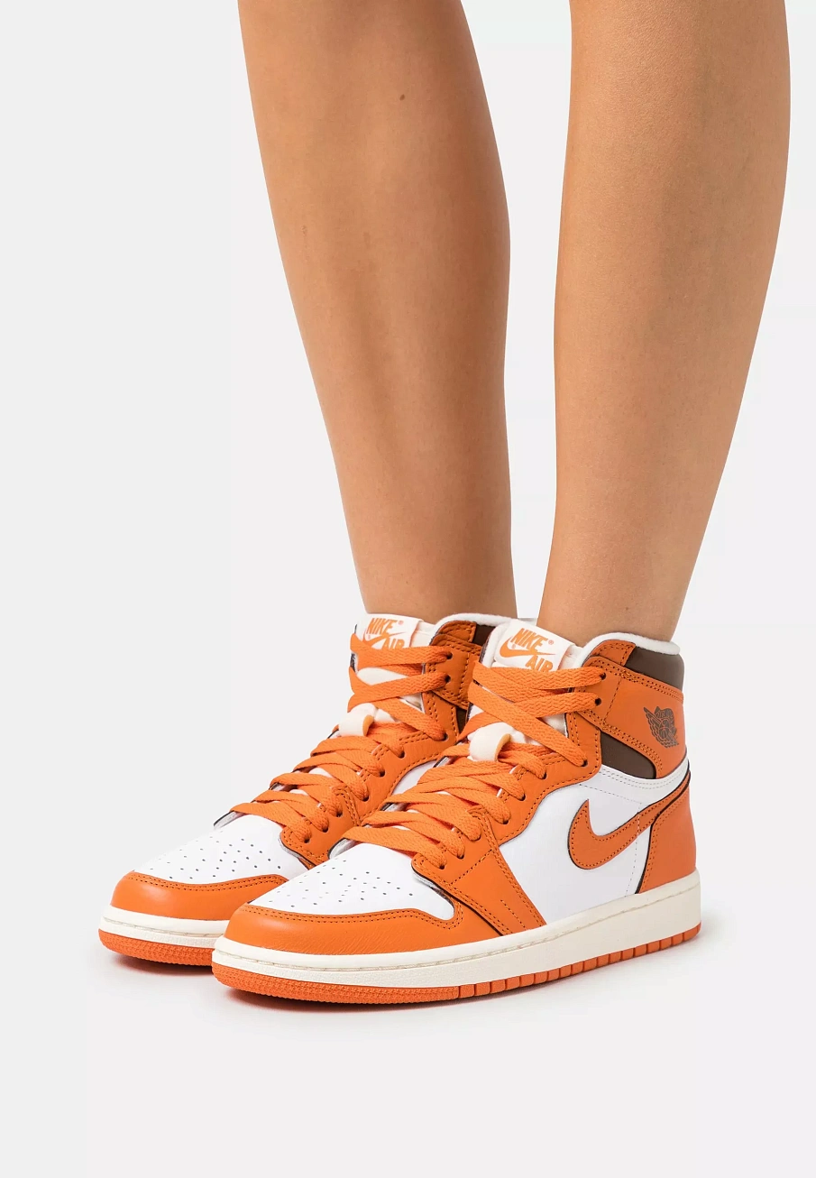 Фото № 1 с приближением к товару «‎W AIR JORDAN 1 RETRO HI OG»