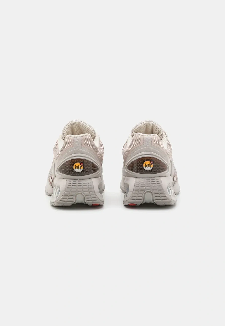 Фото № 3 с приближением к товару «‎AIR MAX DN UNISEX»