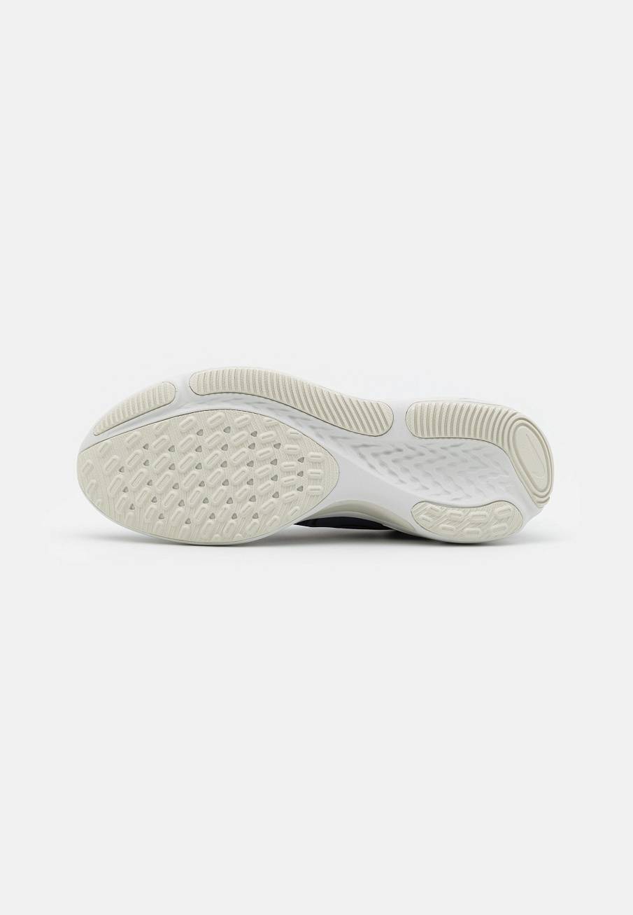 Фото № 5 с приближением к товару «‎Nike React Miler»
