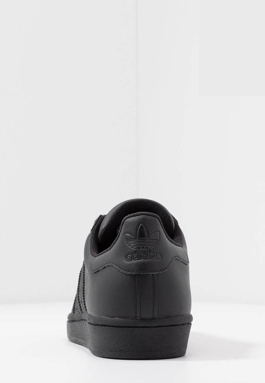 Фото № 4 с приближением к товару «‎Adidas Superstar »