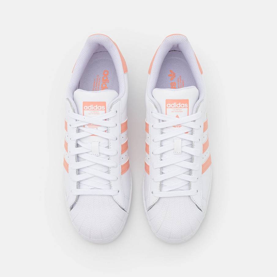 Фото № 4 с приближением к товару «‎Adidas Superstar »