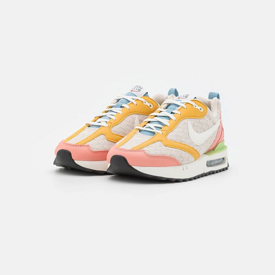 Фото № 3 с приближением к товару «‎Nike Air Max Dawn SE »