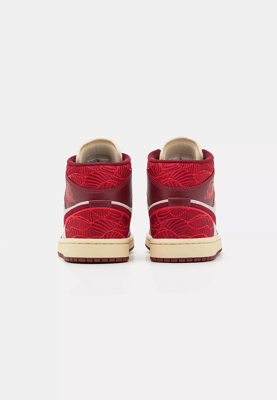 Фото № 4 с приближением к товару «‎WMNS AIR JORDAN 1 MID SE LU»