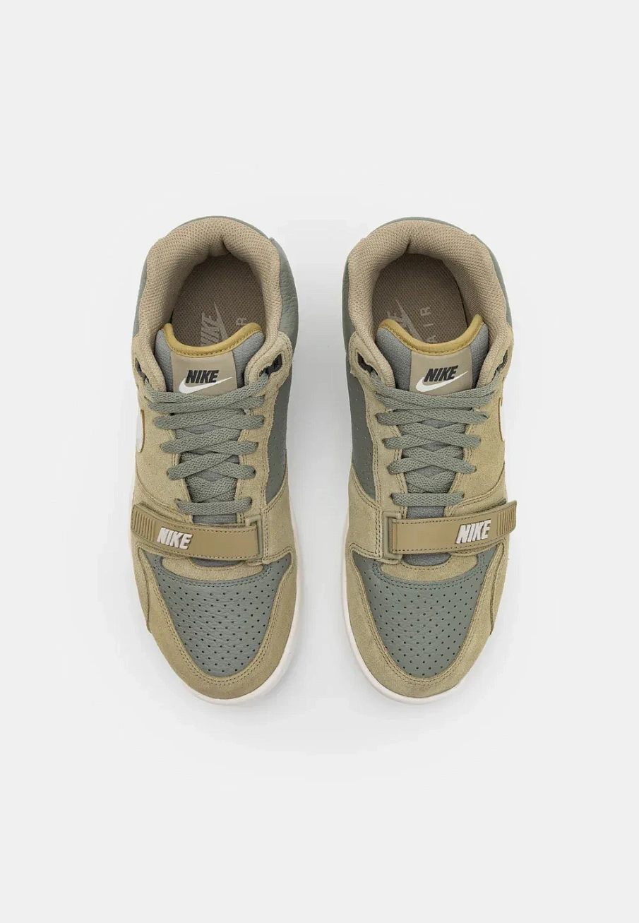 Фото № 4 с приближением к товару «‎AIR TRAINER 1»