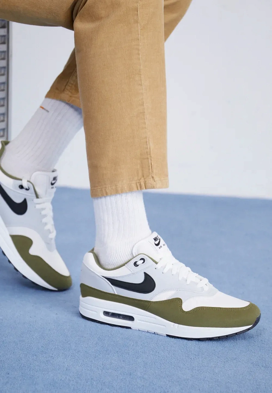 Фото № 2 с приближением к товару «‎AIR MAX 1»