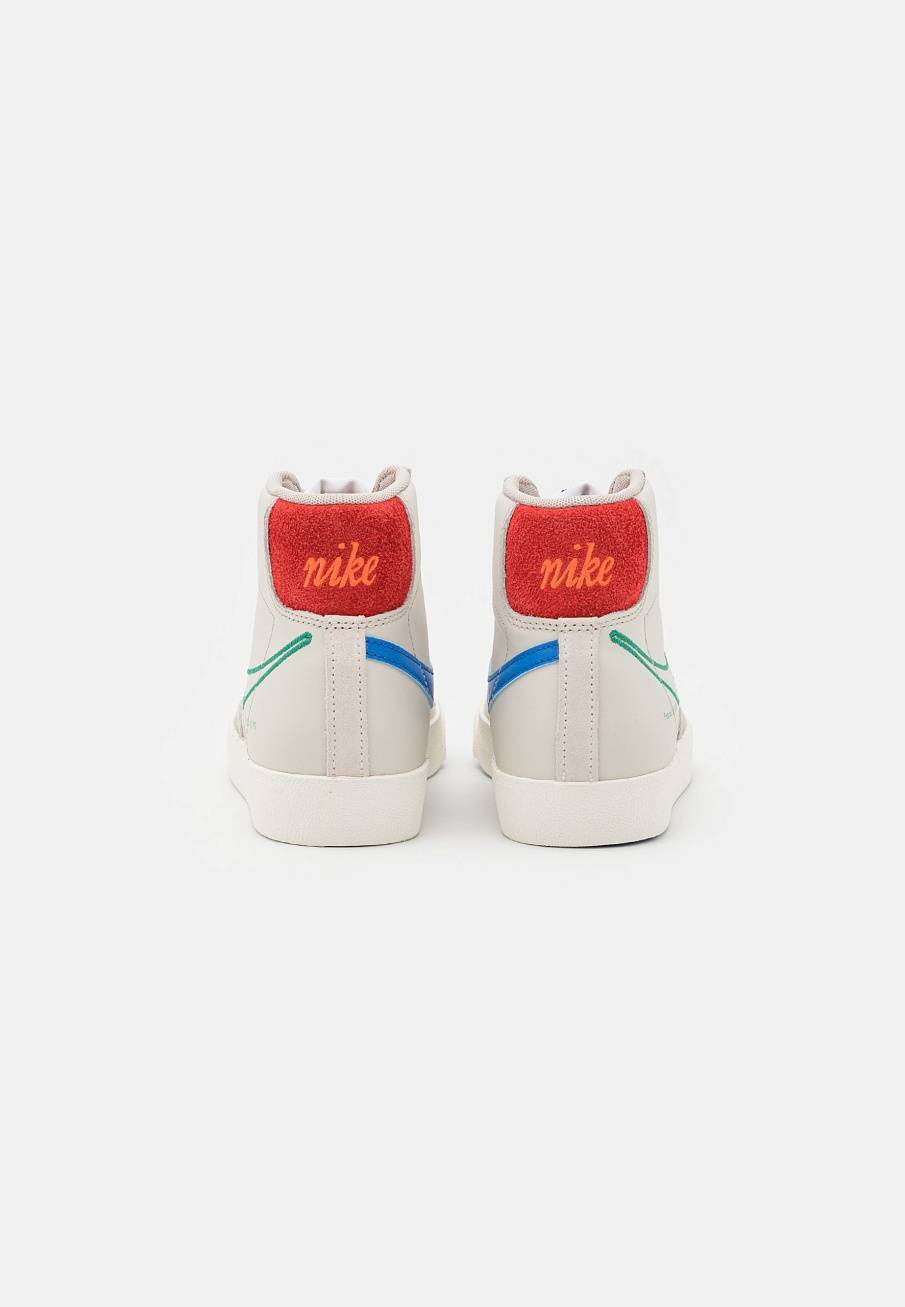 Фото № 4 с приближением к товару «‎Nike Blazer 77 »