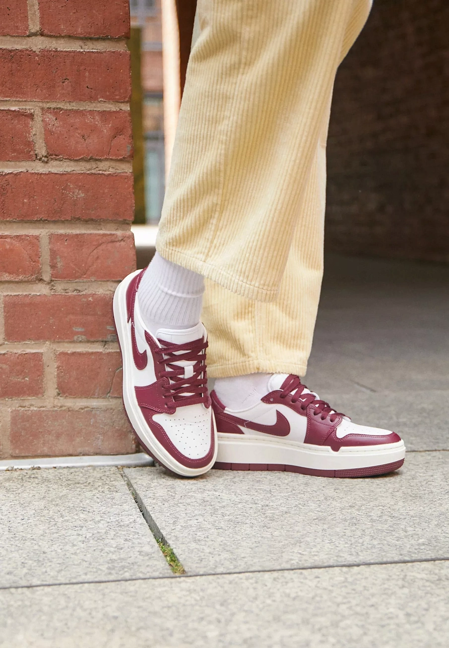 Фото № 2 с приближением к товару «‎AIR JORDAN 1 ELEVATE»