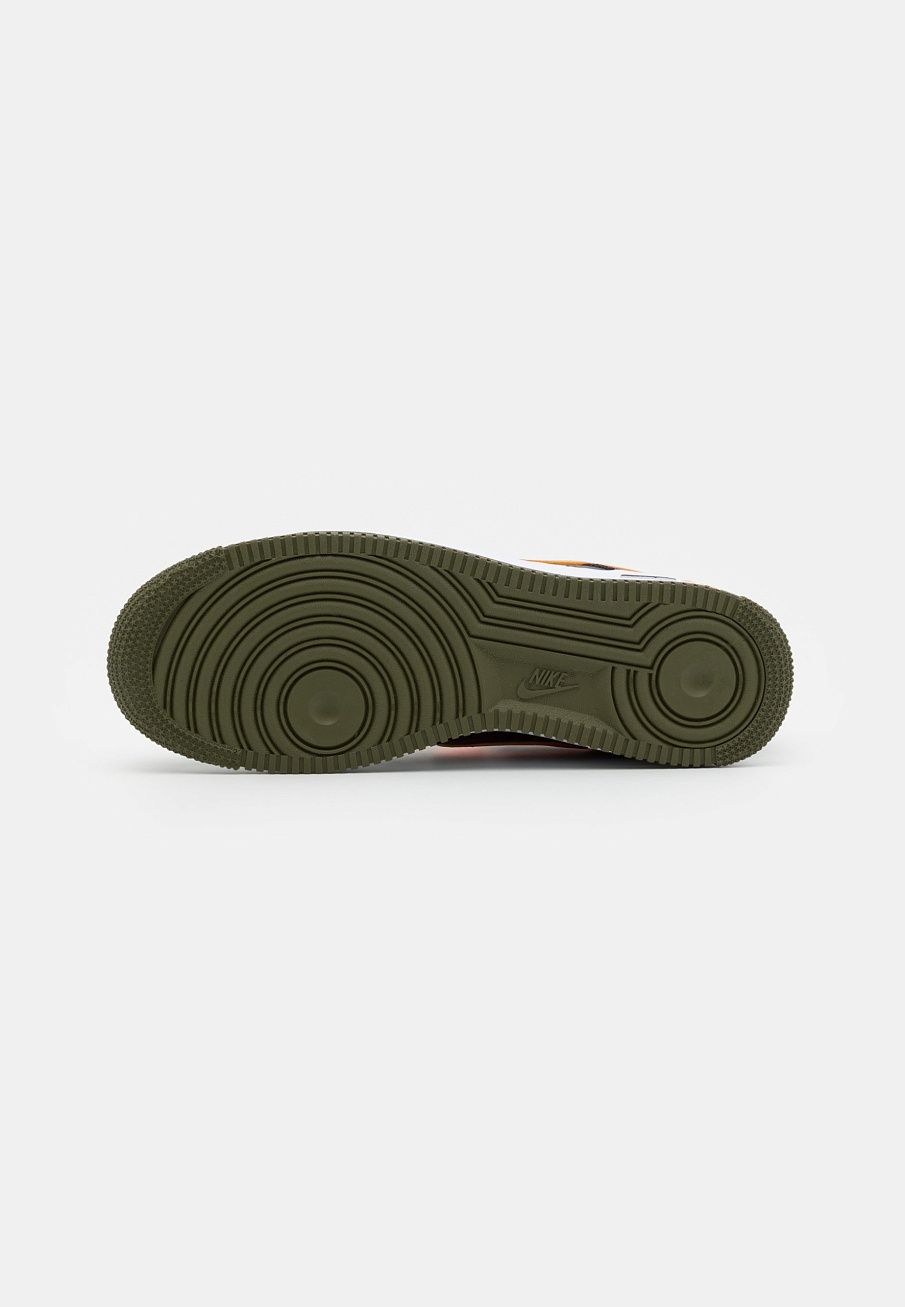 Фото № 5 с приближением к товару «‎Nike Air Force 1 07 Lv8 »