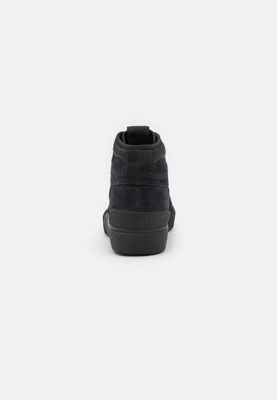 Фото № 3 с приближением к товару «‎Adidas Akando »
