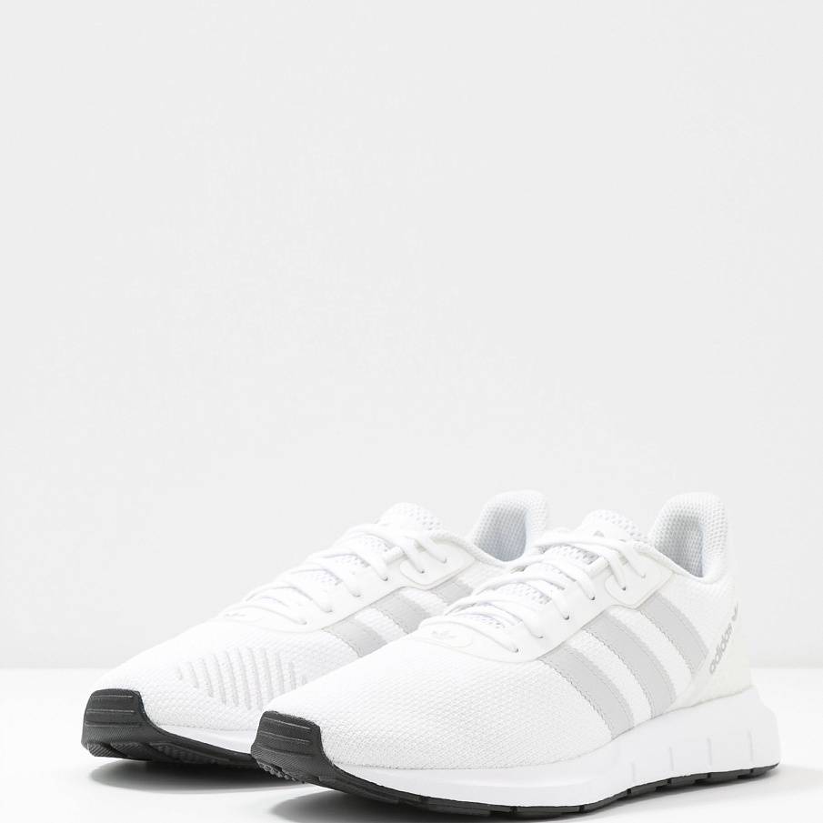 Фото № 5 с приближением к товару «‎Adidas Swift »