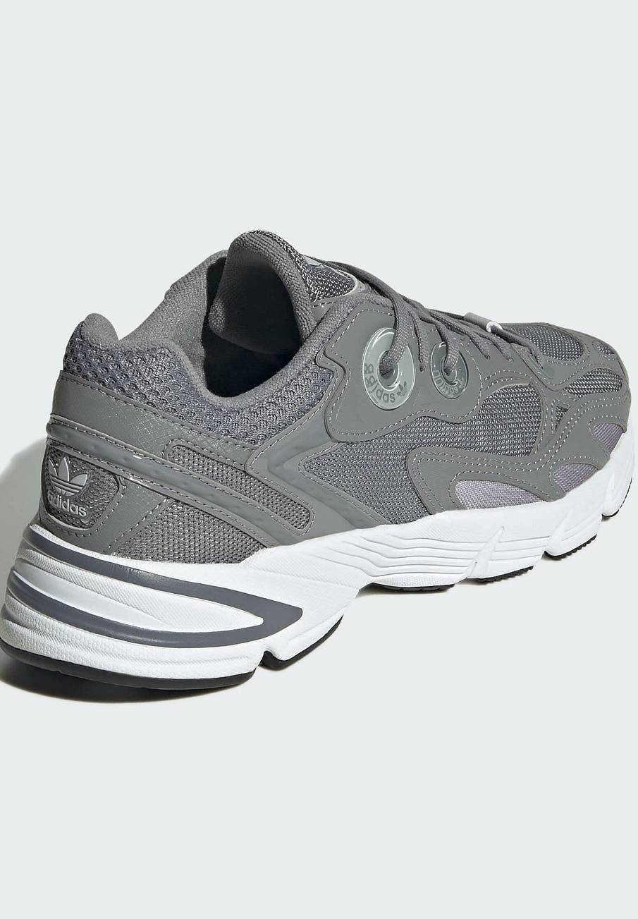 Фото № 4 с приближением к товару «‎Adidas Astir »