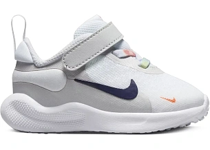 Nike Revolution 7 SE