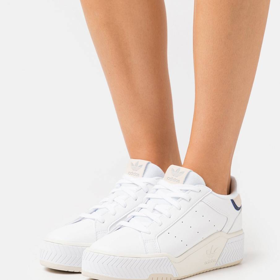 Фото № 2 с приближением к товару «‎Adidas Court Tourino Bold »