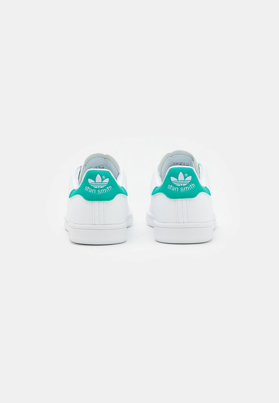 Фото № 4 с приближением к товару «‎Adidas Stan Smith »