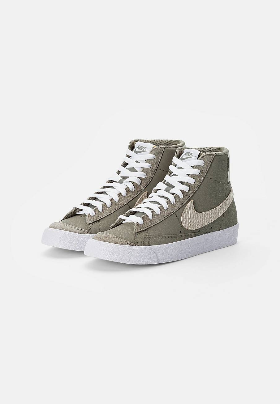 Фото № 4 с приближением к товару «‎Nike Blazer »