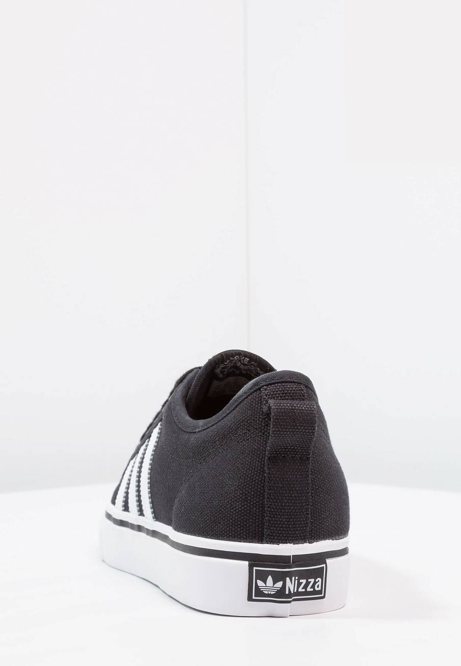 Фото № 4 с приближением к товару «‎Adidas Nizza »