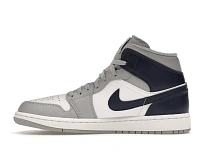 Фото № 3 с приближением к товару «‎Jordan 1 Mid»