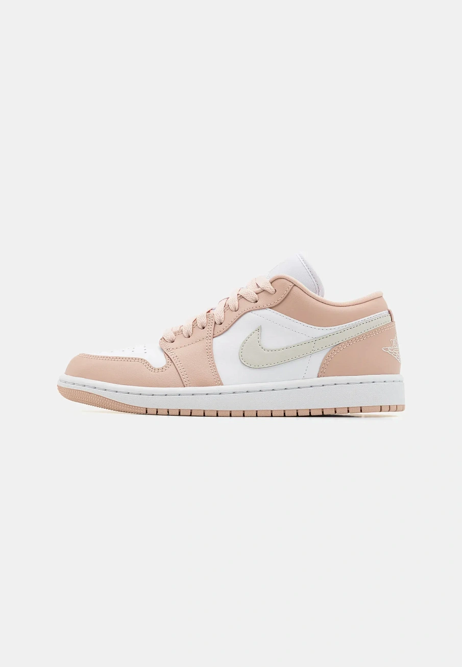 Фото № 1 с приближением к товару «‎AIR JORDAN 1 LOW»