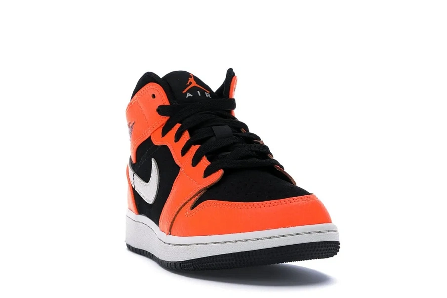 Фото № 4 с приближением к товару «‎Jordan 1 Mid Black Cone »