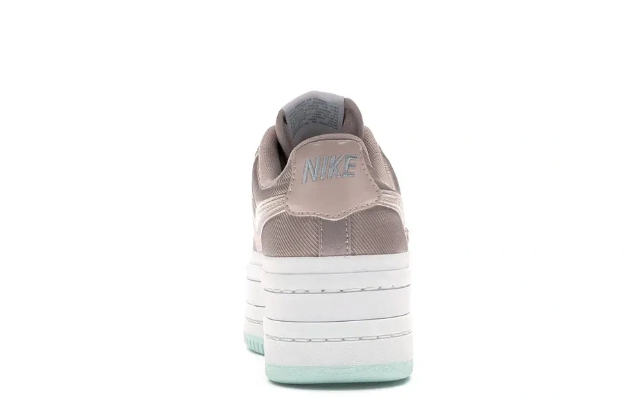 Фото № 4 с приближением к товару «‎Nike Vandal 2K Particle Beige »