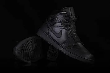 Nike Air Jordan 1 Retro Triple - 4