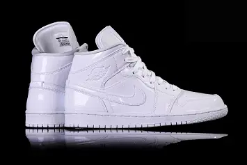 Nike Air Jordan 1 Retro Wmns Triple - 3