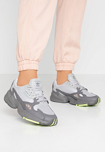 Фото № 1 с приближением к товару «‎Adidas Falcon »