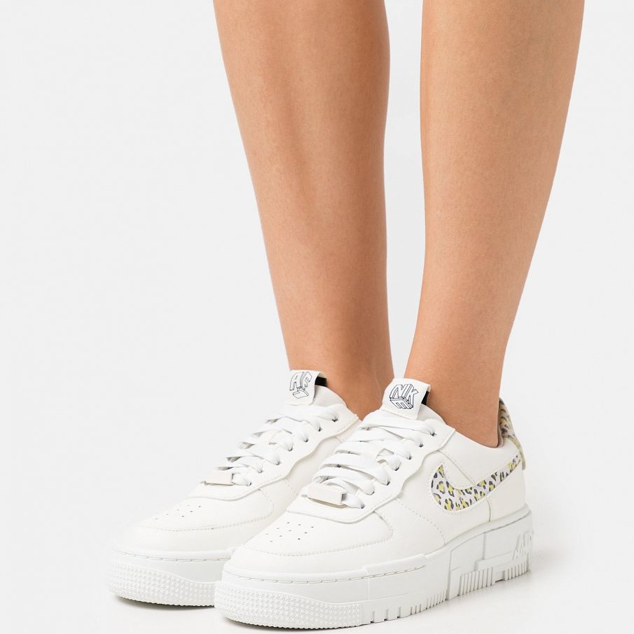 Фото № 2 с приближением к товару «‎Nike Air Force 1 Pixel »