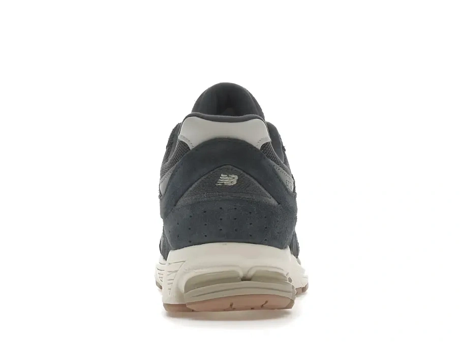 Фото № 4 с приближением к товару «‎New Balance 2002R»