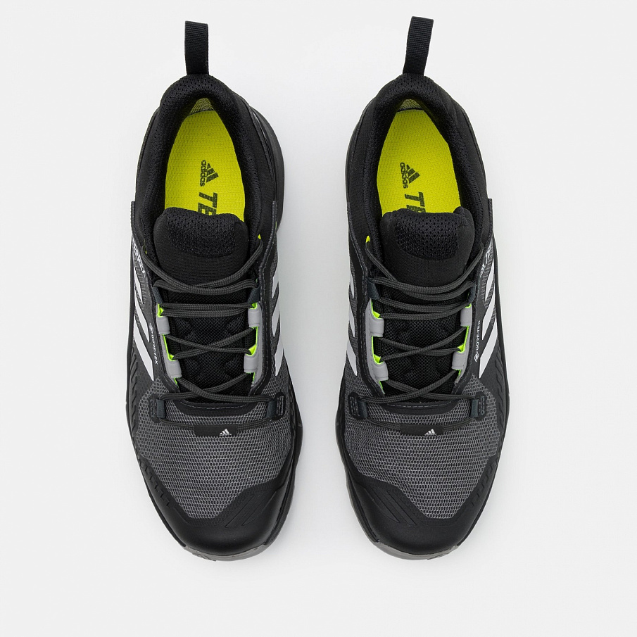 Фото № 4 с приближением к товару «‎Adidas »