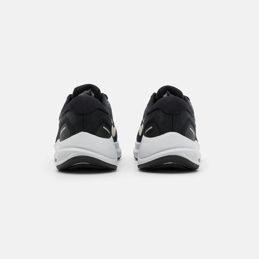 Фото № 3 с приближением к товару «‎Nike Air Zoom Structure 24»