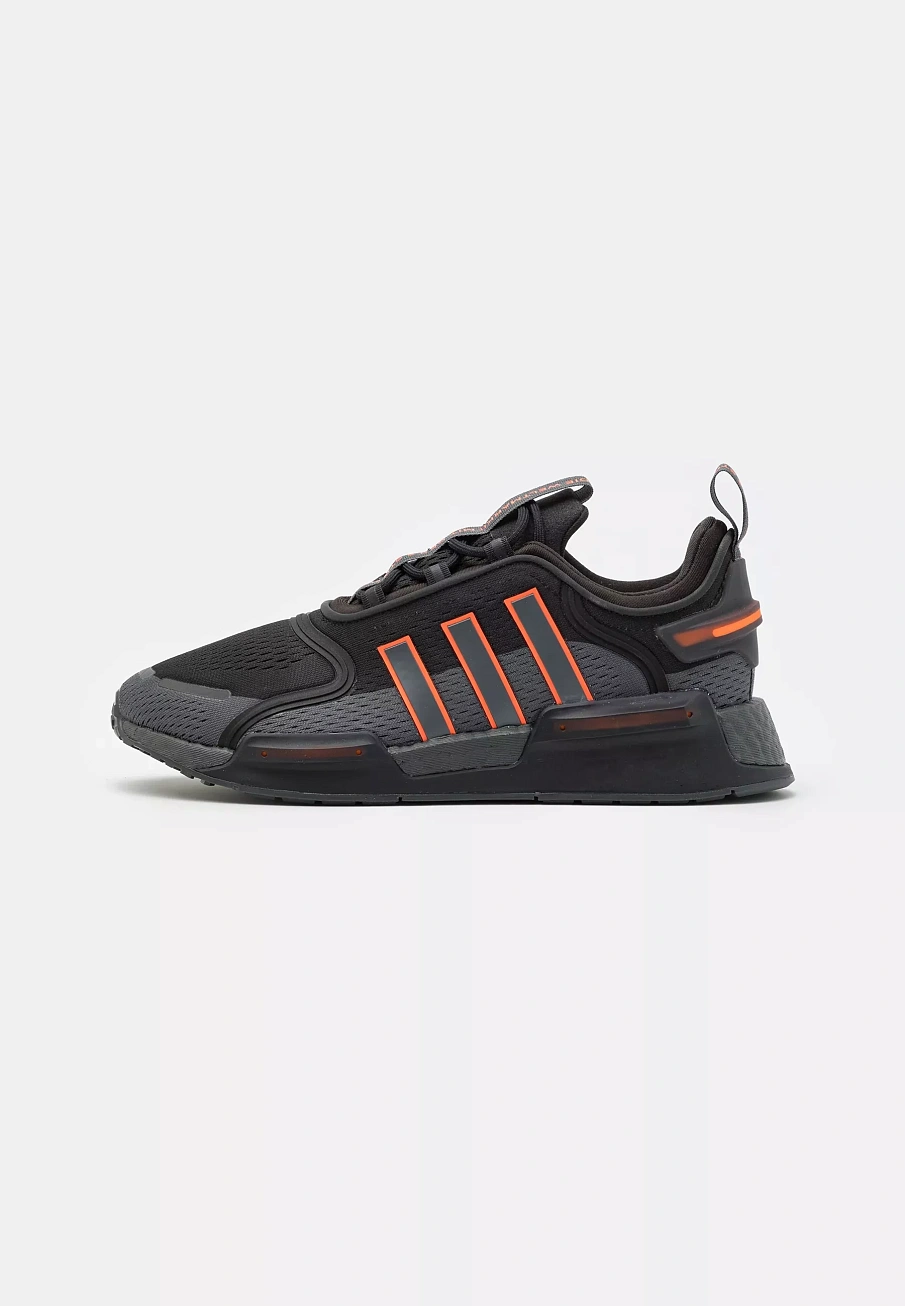 Фото № 1 с приближением к товару «‎NMD V3 UNISEX»