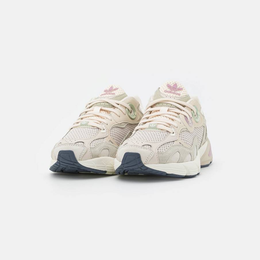 Фото № 3 с приближением к товару «‎Adidas Astir »