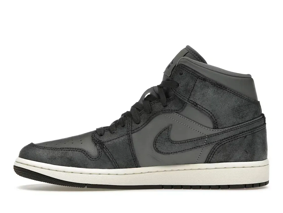 Фото № 3 с приближением к товару «‎Jordan 1 Mid»