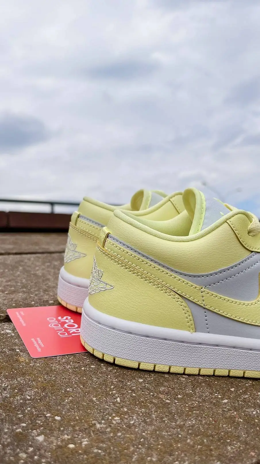 Фото № 3 с приближением к товару «‎Air Jordan 1 Low (DC0774-007)»