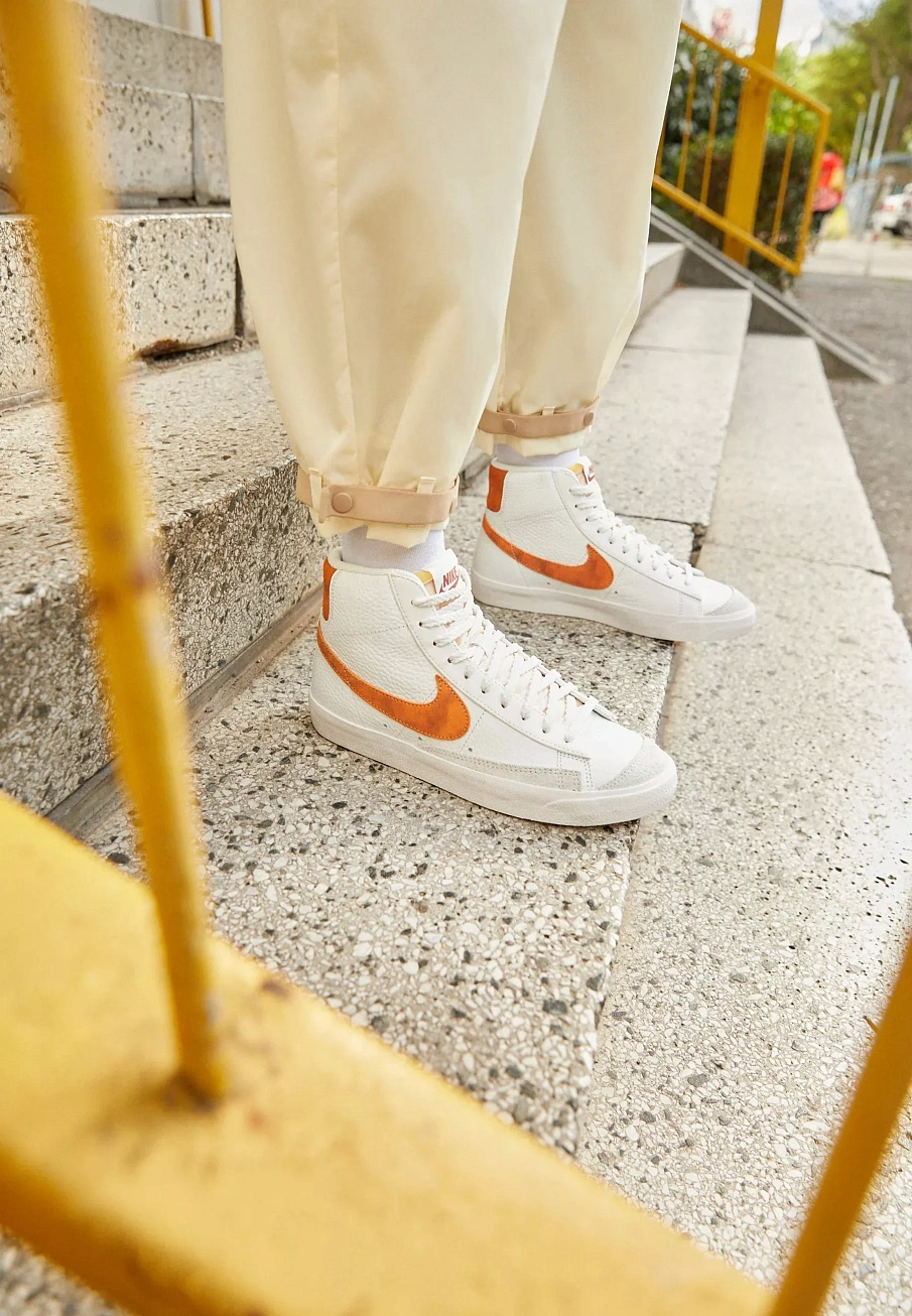 Фото № 2 с приближением к товару «‎BLAZER MID ´77»