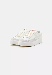 Фото № 3 с приближением к товару «‎BLAZER PLATFORM»