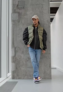 Фото № 2 с приближением к товару «‎AIR JORDAN 1 MID»