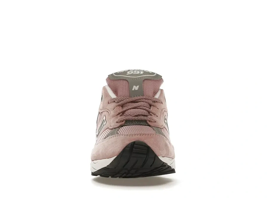Фото № 2 с приближением к товару «‎New Balance 991»