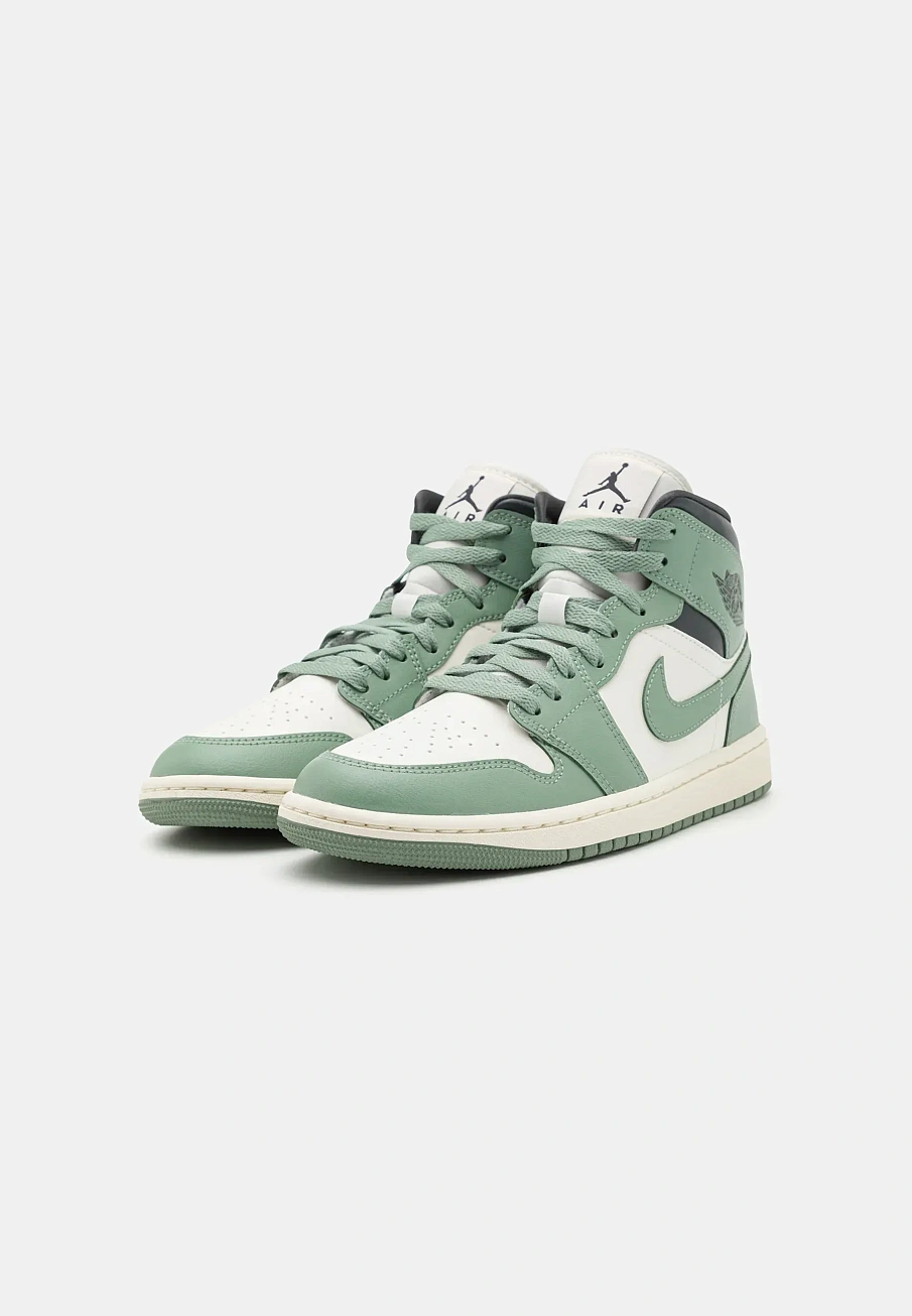 Фото № 2 с приближением к товару «‎AIR JORDAN 1 MID»