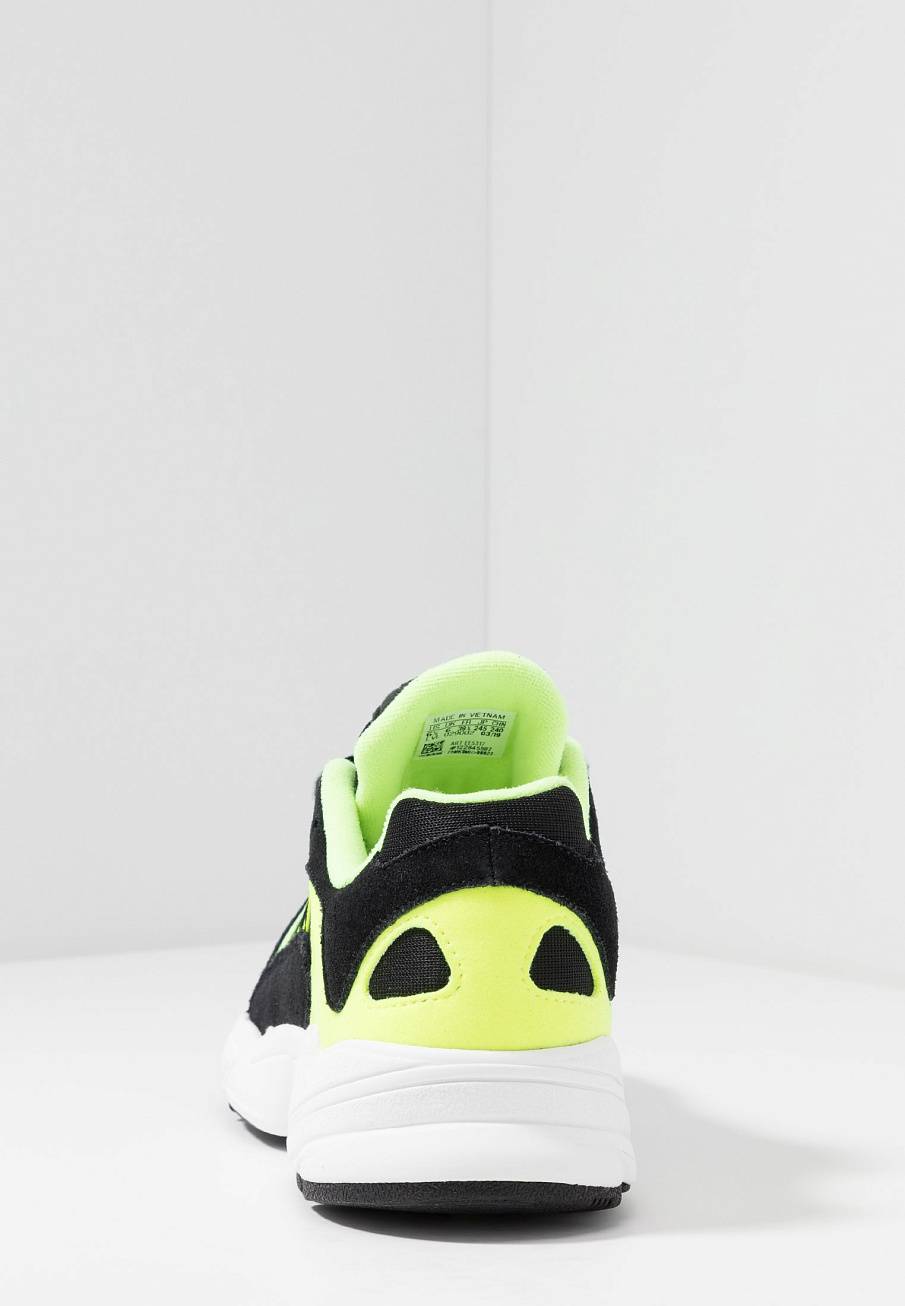 Фото № 5 с приближением к товару «‎Adidas Yung-1 »