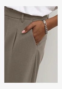 Фото № 4 с приближением к товару «‎MERLE»