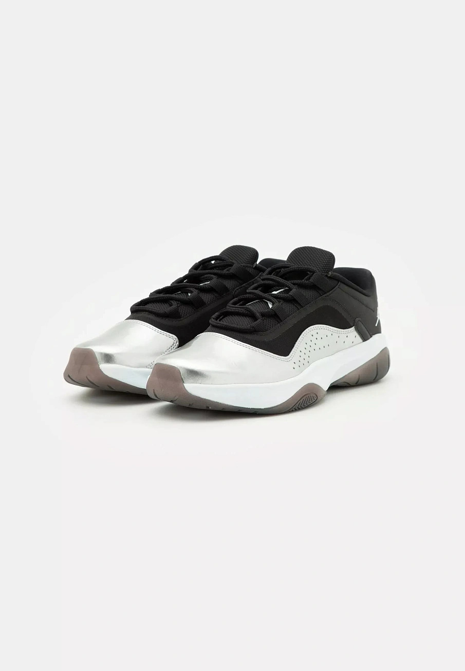 Фото № 3 с приближением к товару «‎WMNS AIR JORDAN 11 CMFT LOW»